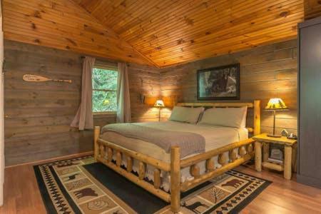 גטלינבורג The Fishing Hole Cabin - Sage Vacations מראה חיצוני תמונה