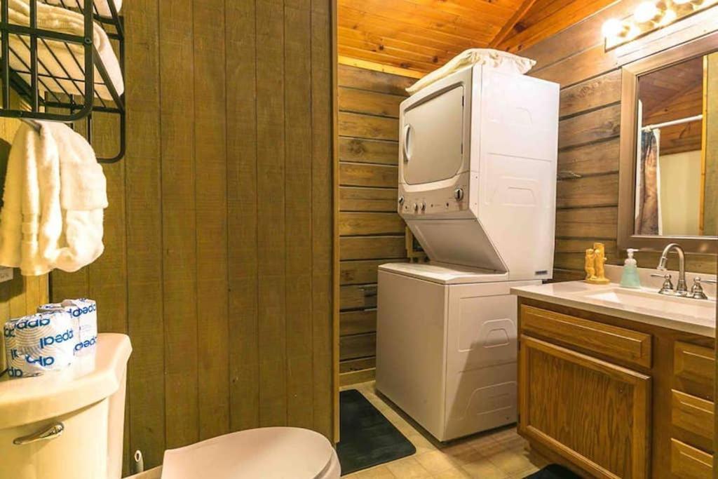 גטלינבורג The Fishing Hole Cabin - Sage Vacations מראה חיצוני תמונה