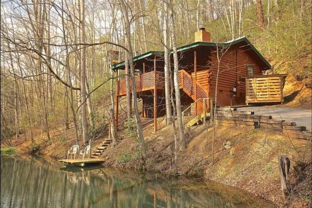 גטלינבורג The Fishing Hole Cabin - Sage Vacations מראה חיצוני תמונה