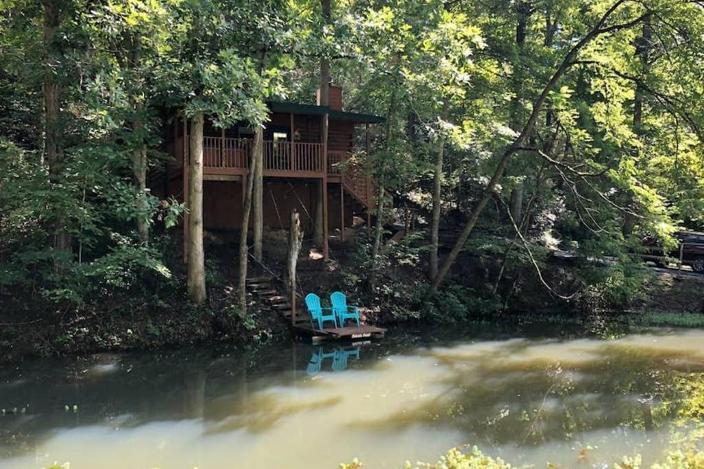 גטלינבורג The Fishing Hole Cabin - Sage Vacations מראה חיצוני תמונה