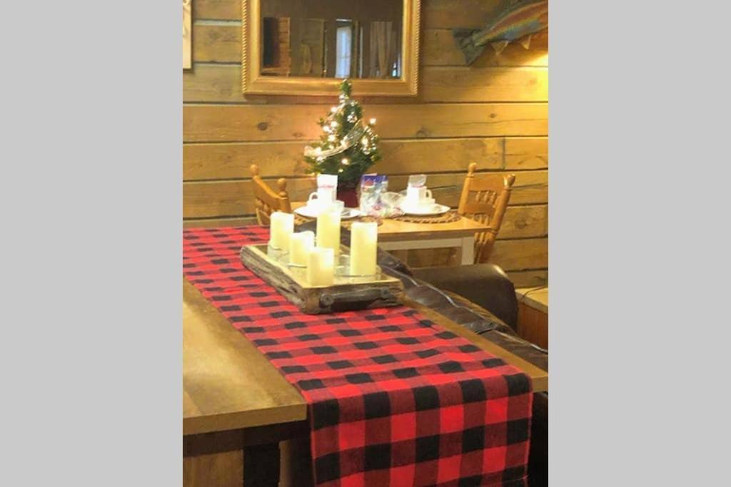 גטלינבורג The Fishing Hole Cabin - Sage Vacations מראה חיצוני תמונה