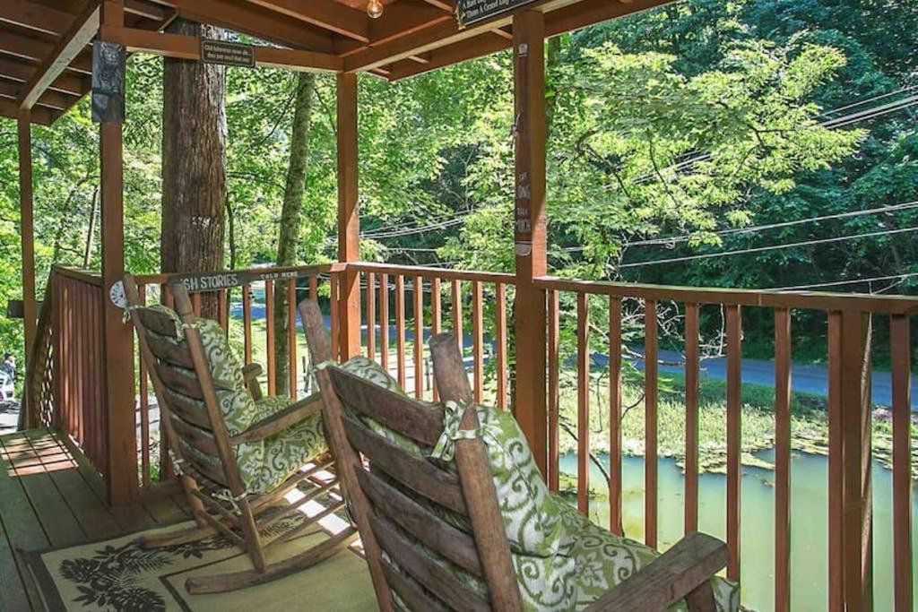 גטלינבורג The Fishing Hole Cabin - Sage Vacations מראה חיצוני תמונה