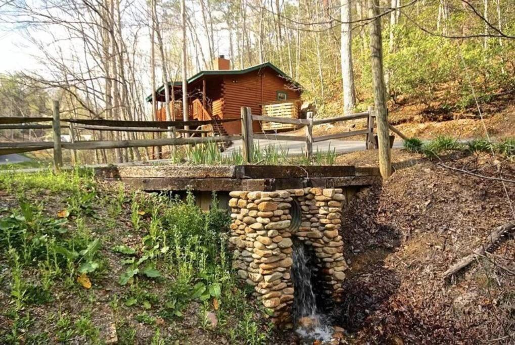 גטלינבורג The Fishing Hole Cabin - Sage Vacations מראה חיצוני תמונה