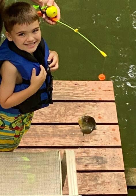 גטלינבורג The Fishing Hole Cabin - Sage Vacations מראה חיצוני תמונה